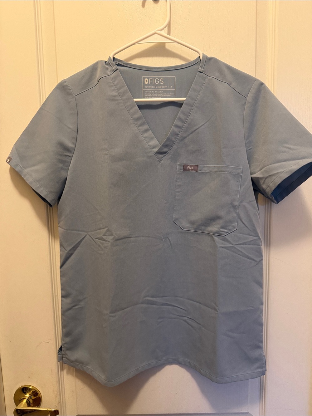 Women’s Figs V-Neck Scrub Top in Light Blue